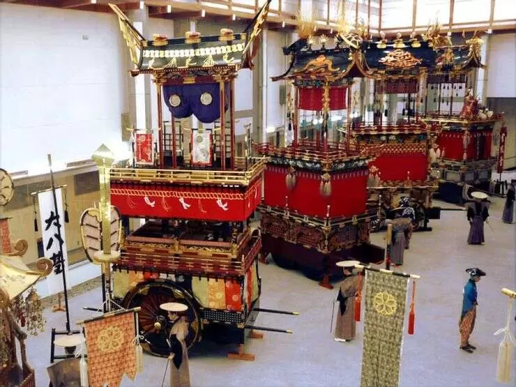 festival floats museum 740x555